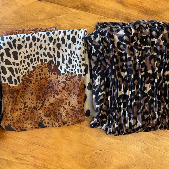 Lot of scarfs - Picture 9 of 9